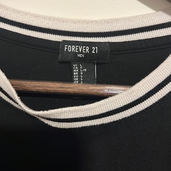 Forever 21 T-Shirt - Picture 2 of 2